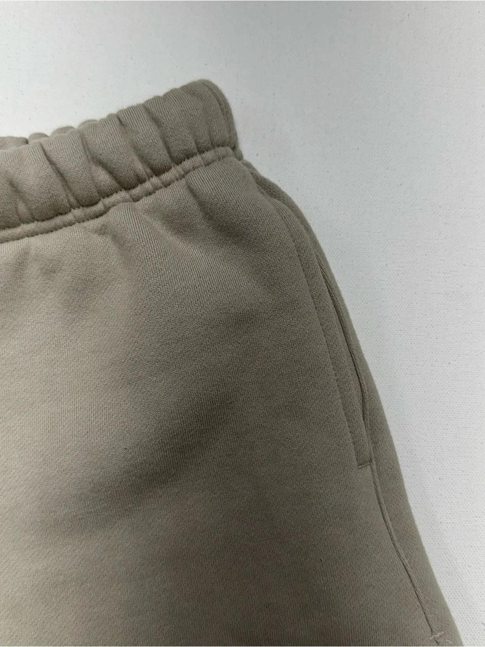Fear of God ESSENTIALS Fleece Shorts Women’s XL Beige Sweat Shorts Logo